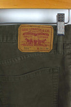 Load image into Gallery viewer, Levi&#39;s Brand Corduroy Pants
