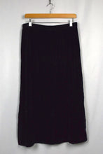 Load image into Gallery viewer, Sag Harbor Brand Velvet Skirt
