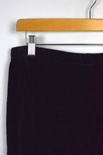 Load image into Gallery viewer, Sag Harbor Brand Velvet Skirt
