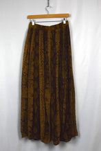 Load image into Gallery viewer, Reptile Print Skirt
