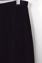 Load image into Gallery viewer, Black Velvet Skirt
