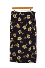 Load image into Gallery viewer, Floral Print Skirt
