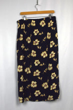 Load image into Gallery viewer, Floral Print Skirt
