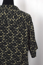 Load image into Gallery viewer, Abstract Print Party Shirt
