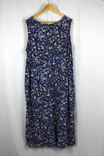 Load image into Gallery viewer, Blue Floral Print Dress
