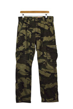Load image into Gallery viewer, Wrangler Brand Camoflage Cargo Pants
