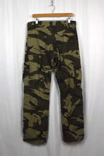 Load image into Gallery viewer, Wrangler Brand Camoflage Cargo Pants
