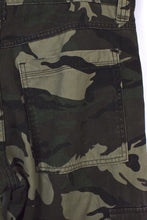 Load image into Gallery viewer, Wrangler Brand Camoflage Cargo Pants
