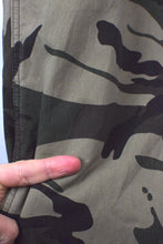Load image into Gallery viewer, Wrangler Brand Camoflage Cargo Pants
