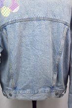 Load image into Gallery viewer, Ladies Levi's Brand Flowers Denim Jacket
