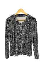 Load image into Gallery viewer, White Cheetah Print Blouse
