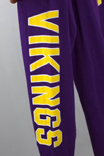 Load image into Gallery viewer, DEADSTOCK Minnesota Vikings NFL Longsleeve T-shirt
