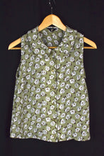 Load image into Gallery viewer, Green Floral Print Blouse
