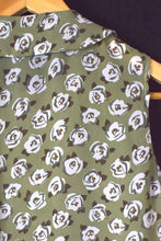 Load image into Gallery viewer, Green Floral Print Blouse
