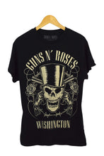 Load image into Gallery viewer, 2016 Gun&#39;s N&#39; Roses T-shirt
