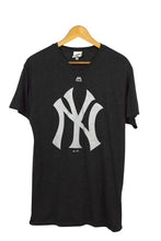 Load image into Gallery viewer, New York Yankees T-Shirt
