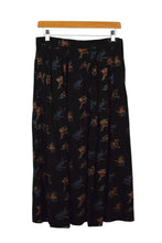Load image into Gallery viewer, Black Floral Print Skirt
