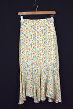 Load image into Gallery viewer, Floral Print Skirt
