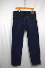 Load image into Gallery viewer, Levi Strauss Brand 505 Brand Jeans
