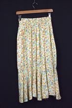 Load image into Gallery viewer, Floral Print Skirt
