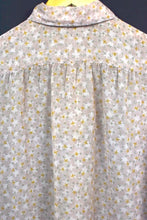 Load image into Gallery viewer, Floral Print Blouse
