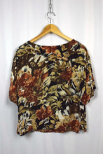 Load image into Gallery viewer, Floral Print Top
