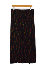 Load image into Gallery viewer, Black and Red Floral Print Skirt
