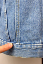 Load image into Gallery viewer, PLain Pockets Brand Denim Jacket
