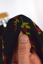 Load image into Gallery viewer, Black and Red Floral Print Skirt
