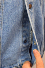 Load image into Gallery viewer, PLain Pockets Brand Denim Jacket
