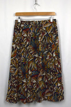 Load image into Gallery viewer, Floral Print Skirt

