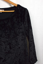 Load image into Gallery viewer, Black Westport 1962 Brand Velvet Top
