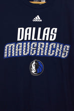 Load image into Gallery viewer, DEADSTOCK Dallas Mavericks NBA T-shirt
