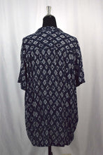 Load image into Gallery viewer, Diamond Print Shirt
