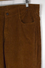 Load image into Gallery viewer, Levi Strauss Brand Corduroy Pants
