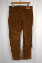 Load image into Gallery viewer, Levi Strauss Brand Corduroy Pants
