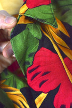 Load image into Gallery viewer, 90s Hawaiian Blouse
