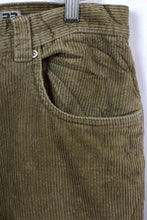 Load image into Gallery viewer, Quicksilver Brand Corduroy Pants
