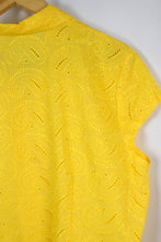 Load image into Gallery viewer, Yellow Paisley Print Blouse
