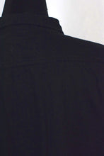 Load image into Gallery viewer, Black Levi&#39;s Brand Shirt
