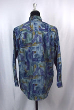 Load image into Gallery viewer, Abstract Statue Print Shirt
