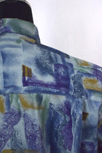 Load image into Gallery viewer, Abstract Statue Print Shirt
