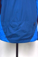 Load image into Gallery viewer, The North Face Brand Spray Jacket
