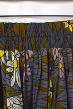 Load image into Gallery viewer, Floral Print Skirt
