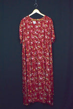 Load image into Gallery viewer, Pleated Floral Print Dress
