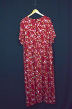 Load image into Gallery viewer, Pleated Floral Print Dress
