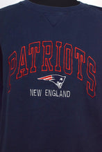 Load image into Gallery viewer, 00s New England Patriots NFL Sweatshirt
