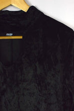 Load image into Gallery viewer, Black Long sleeve Velvet Dress
