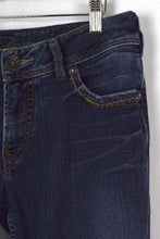 Load image into Gallery viewer, Silver Brand Flared Jeans
