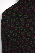 Load image into Gallery viewer, Christmas Wreath Turtle Neck
